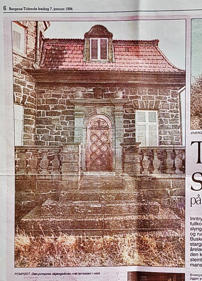 Bergens tidene 1994 - borgen var da i offentlig eie, men i svært dårlig forfatning. En kostbar restaurering begynte i 1997. Fra artikkelen også de neste bildene.